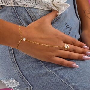 💙❤️ Elegant Gold Hand Chain Bracelet